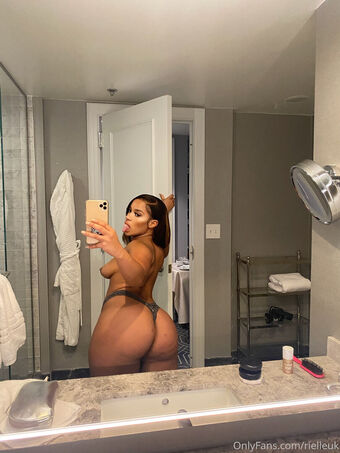RielleUK Nahé Úniky OnlyFans Fotka 6