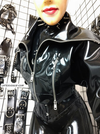rubberhell Nahé Úniky OnlyFans Fotka 3