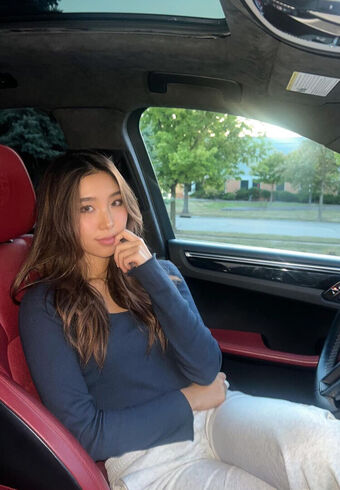 Ruby Eum Nahé Úniky OnlyFans Fotka 5