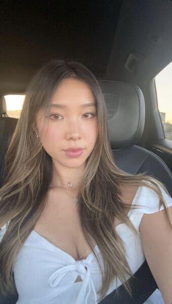 Ruby Eum Nahé Úniky OnlyFans Fotka 6