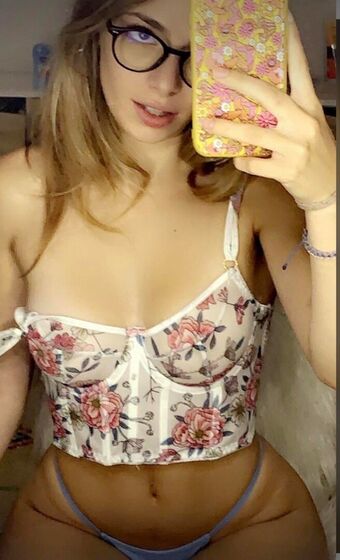 Ruby Salvo Nahé Úniky OnlyFans Fotka 26