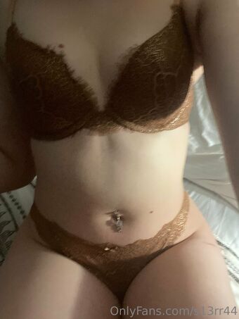s13rr44 Nahé Úniky OnlyFans Fotka 3