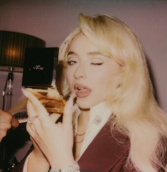 Sabrina-carpenter