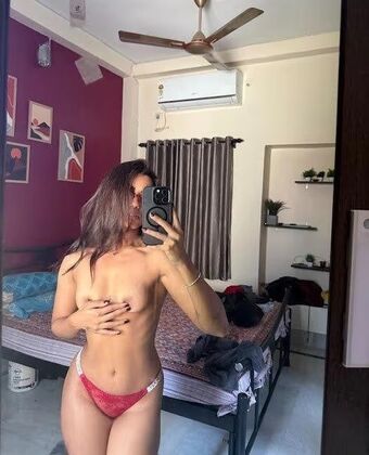 Simi Das Nahé Úniky OnlyFans Fotka 56