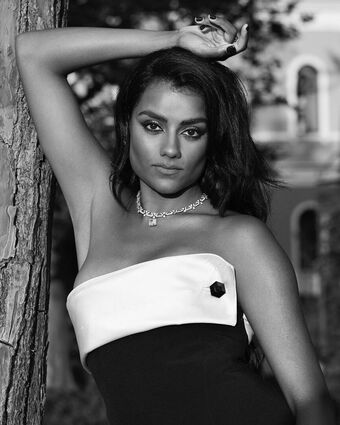 Simone Ashley Nahé Úniky OnlyFans Fotka 122