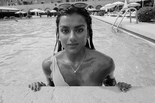 Simone Ashley Nahé Úniky OnlyFans Fotka 123