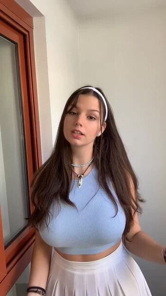 Sofia C Nahé Úniky OnlyFans Fotka 9