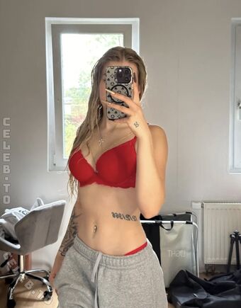 Sofie Raule Nahé Úniky OnlyFans Fotka 16