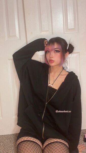 strawbarizz Nahé Úniky OnlyFans Fotka 34