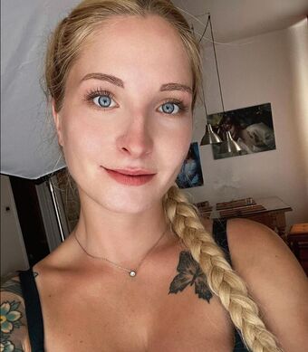 Swann Nahé Úniky OnlyFans Fotka 1