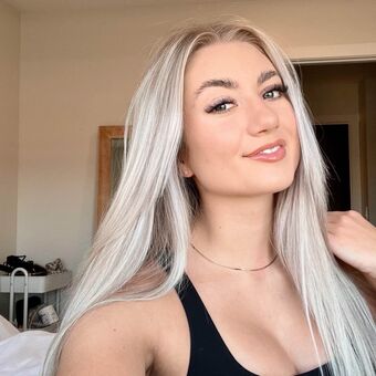 Tavia Nahé Úniky OnlyFans Fotka 3