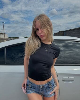 Teagan Nahé Úniky OnlyFans Fotka 13