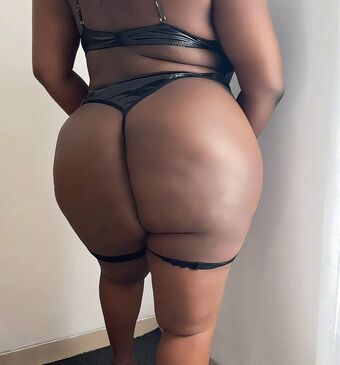 thatbootythox Nahé Úniky OnlyFans Fotka 49