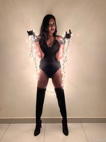 thequeentrish Nahé Úniky OnlyFans Fotka 28
