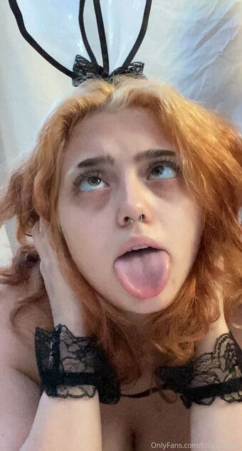 tiny_punker Nahé Úniky OnlyFans Fotka 12