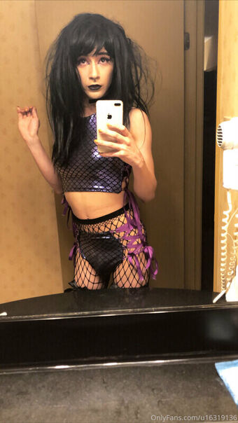 tinytraplexi Nahé Úniky OnlyFans Fotka 12