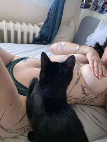 trashadele Nahé Úniky OnlyFans Fotka 3