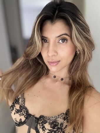 Valentinacastillo Nahé Úniky OnlyFans Fotka 3