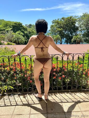 vampy_pixie Nahé Úniky OnlyFans Fotka 1