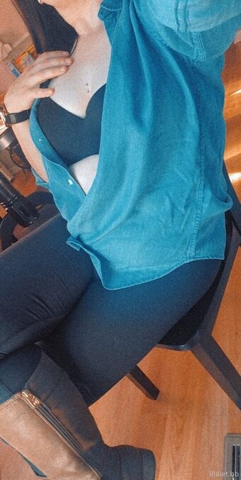 violet.bb Nahé Úniky OnlyFans Fotka 28