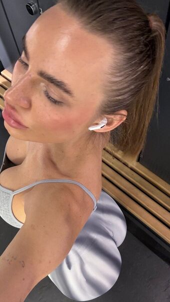 whoissonik Nahé Úniky OnlyFans Fotka 2