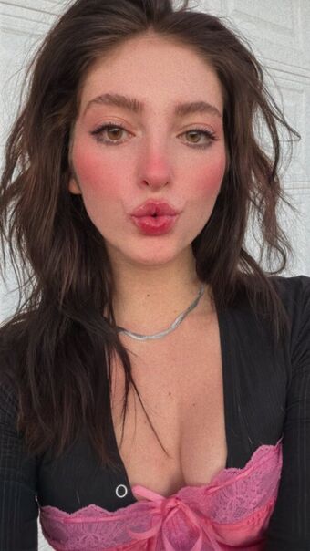 Willow Shields Nahé Úniky OnlyFans Fotka 218