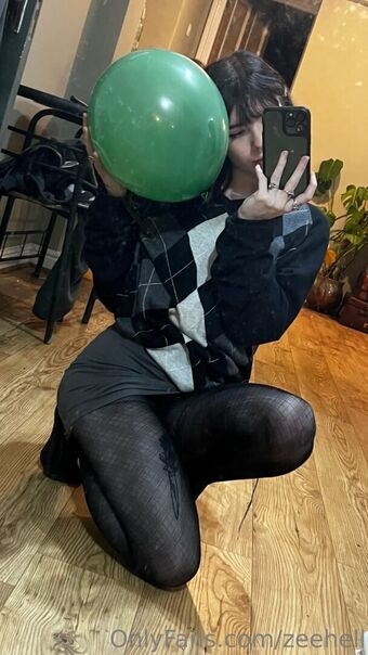 Zee Hell Nahé Úniky OnlyFans Fotka 7